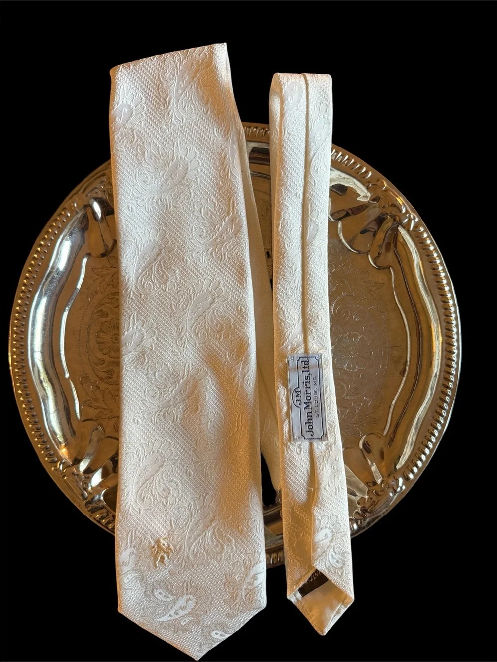 Vtg 70s Bronzini Pure White Paisley Raised Damask Tie John Morris STL MO Mint